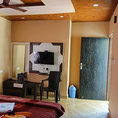 Oak Wood Homestay Banikhet Dalhousie Ngoại thất bức ảnh