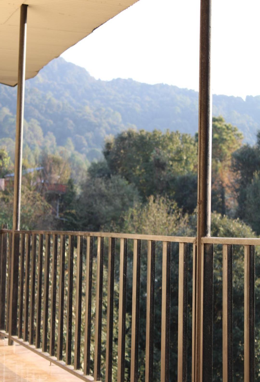 Oak Wood Homestay Banikhet Dalhousie Ngoại thất bức ảnh
