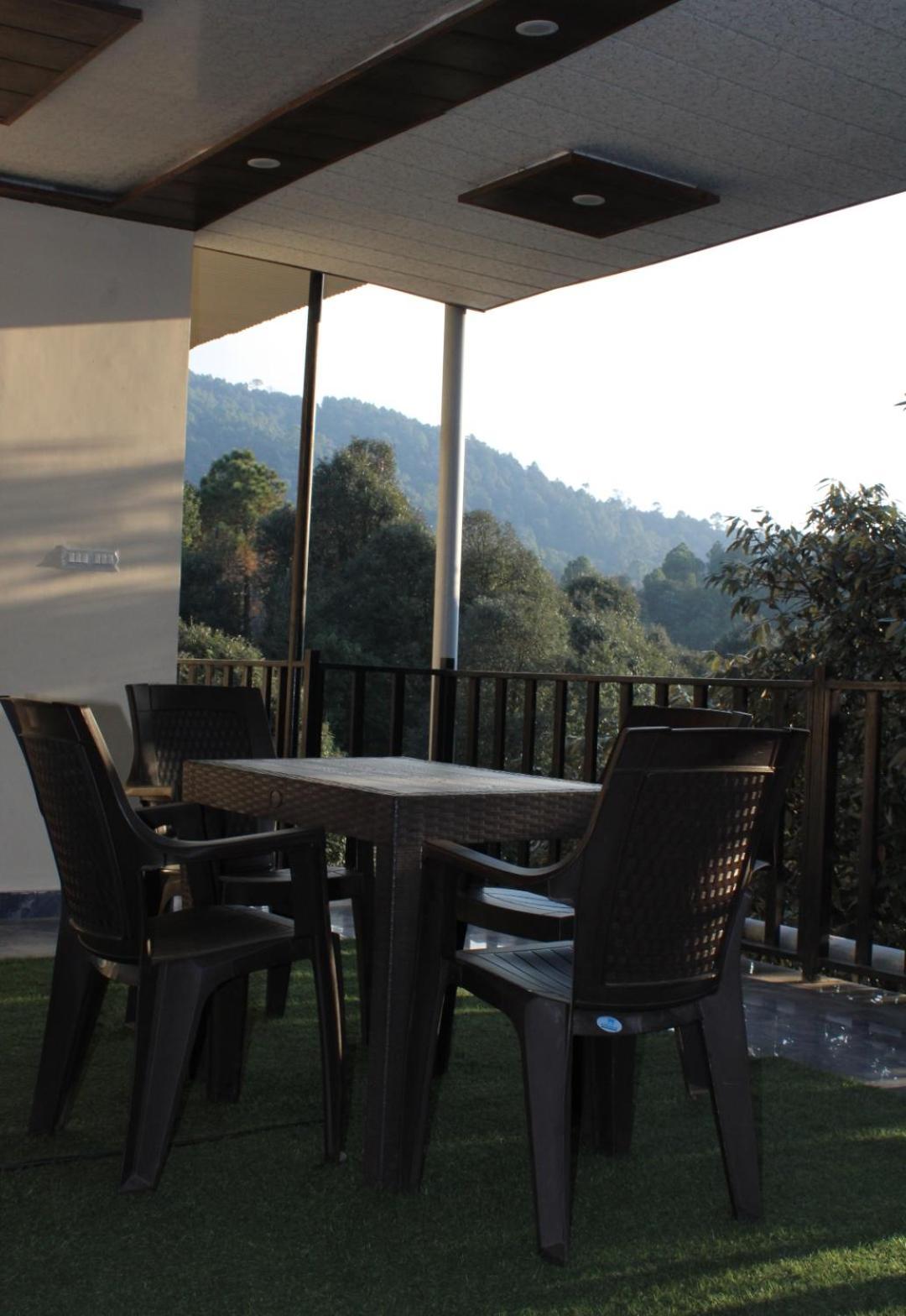 Oak Wood Homestay Banikhet Dalhousie Ngoại thất bức ảnh