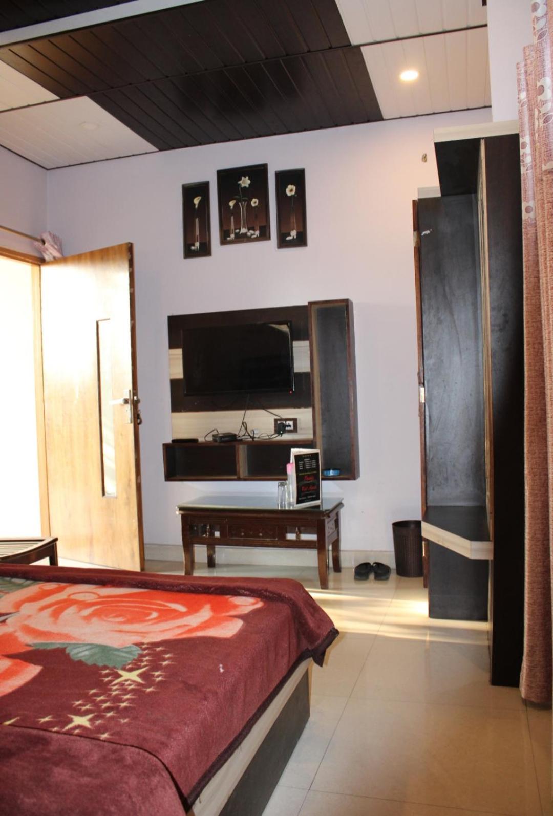 Oak Wood Homestay Banikhet Dalhousie Ngoại thất bức ảnh