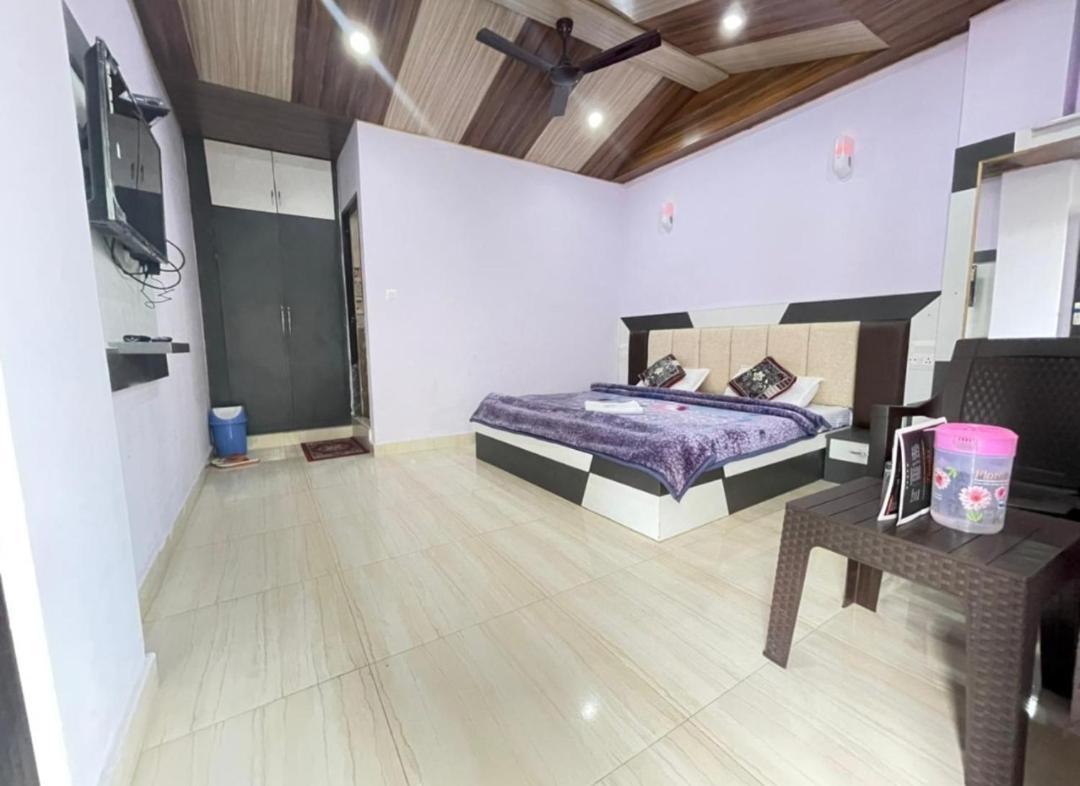 Oak Wood Homestay Banikhet Dalhousie Ngoại thất bức ảnh