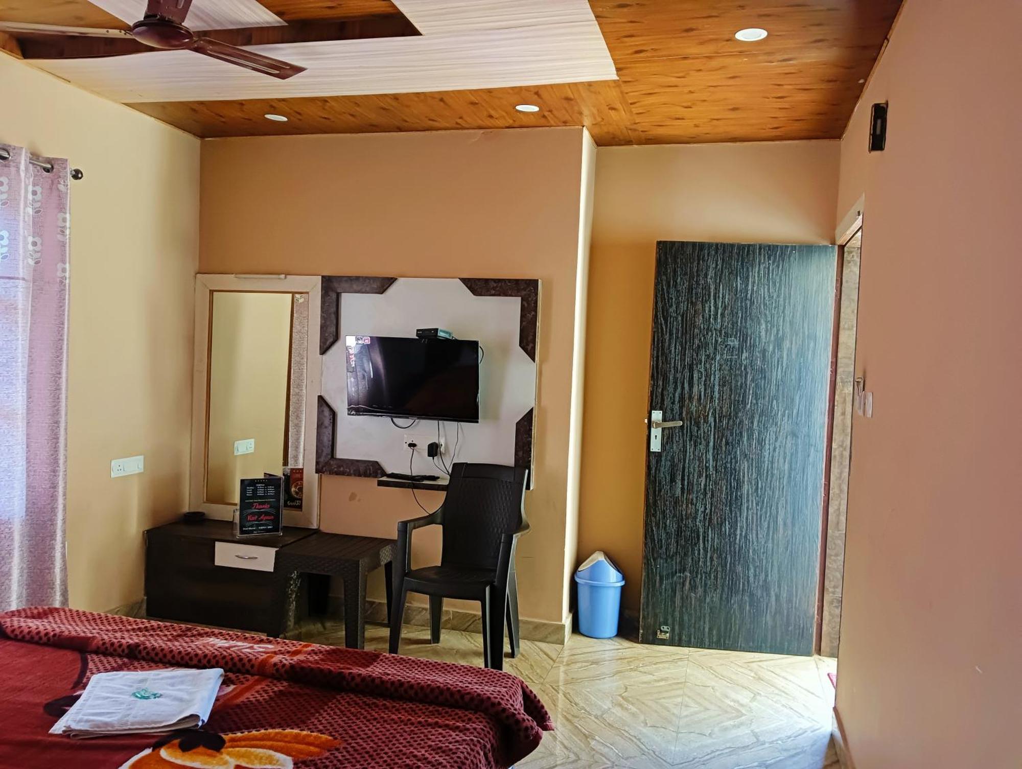 Oak Wood Homestay Banikhet Dalhousie Ngoại thất bức ảnh